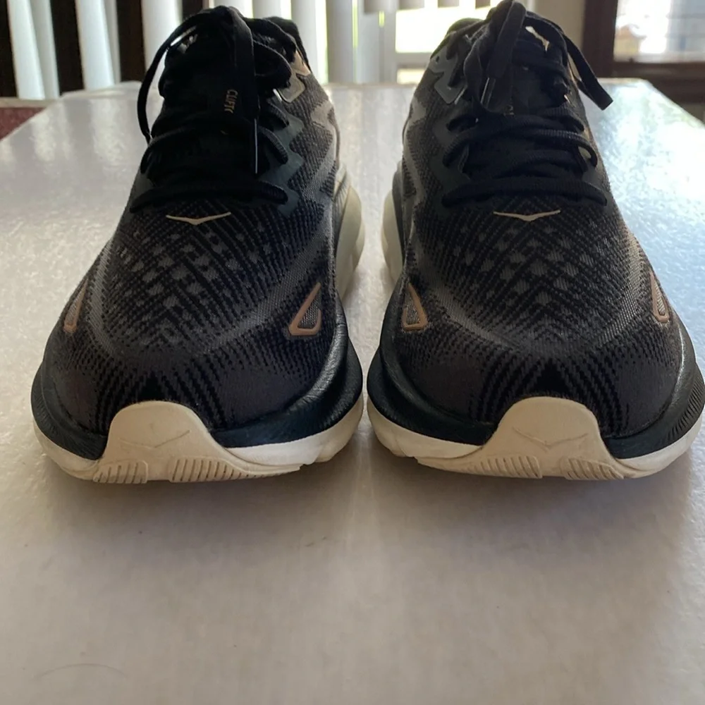 HOKA Women’s Clifton 9 Black Running Shoes Size 9.5 D